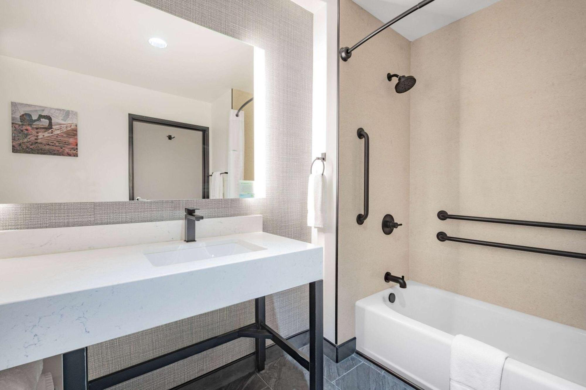 La Quinta Inn & Suites By Wyndham Yucaipa Bagian luar foto