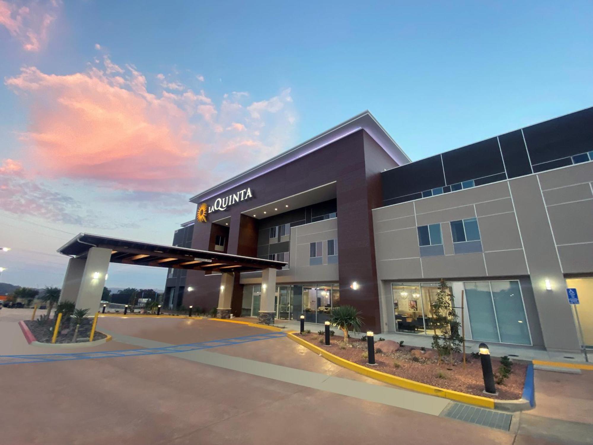 La Quinta Inn & Suites By Wyndham Yucaipa Bagian luar foto